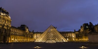 Versay ve Louvre ışıklarını kapatıyor